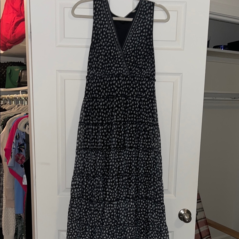 Elegant Black and White Sleeveless Dress